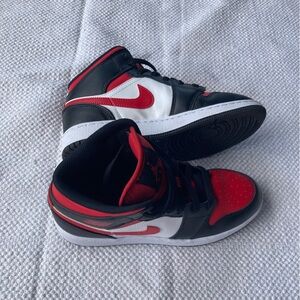 Nike Air Jordan 1 Mid Black/Red/White High-Top Sneakers Youth 5 EUC